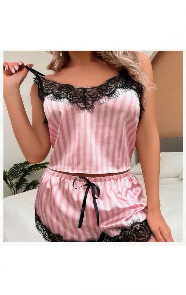 Pembe Çizgili Saten Dantelli Şortlu Takım - Şık ve Rahat Ev Giyimi