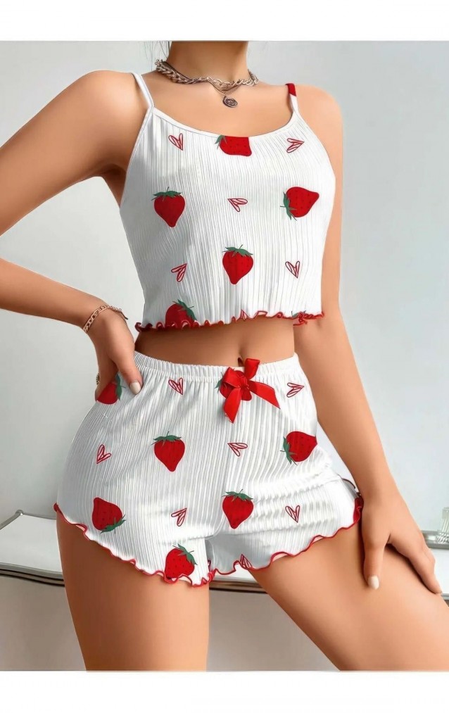 Beyaz Çilek Desenli Askılı Şortlu Pijama Takımı