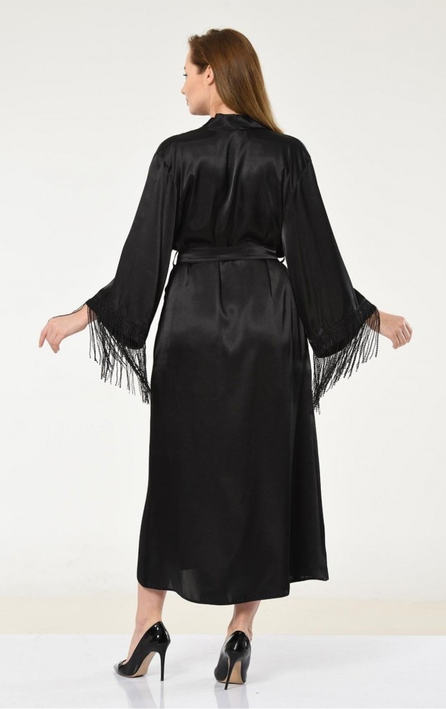 Kolları Saçaklı Siyah Saten Kimono.