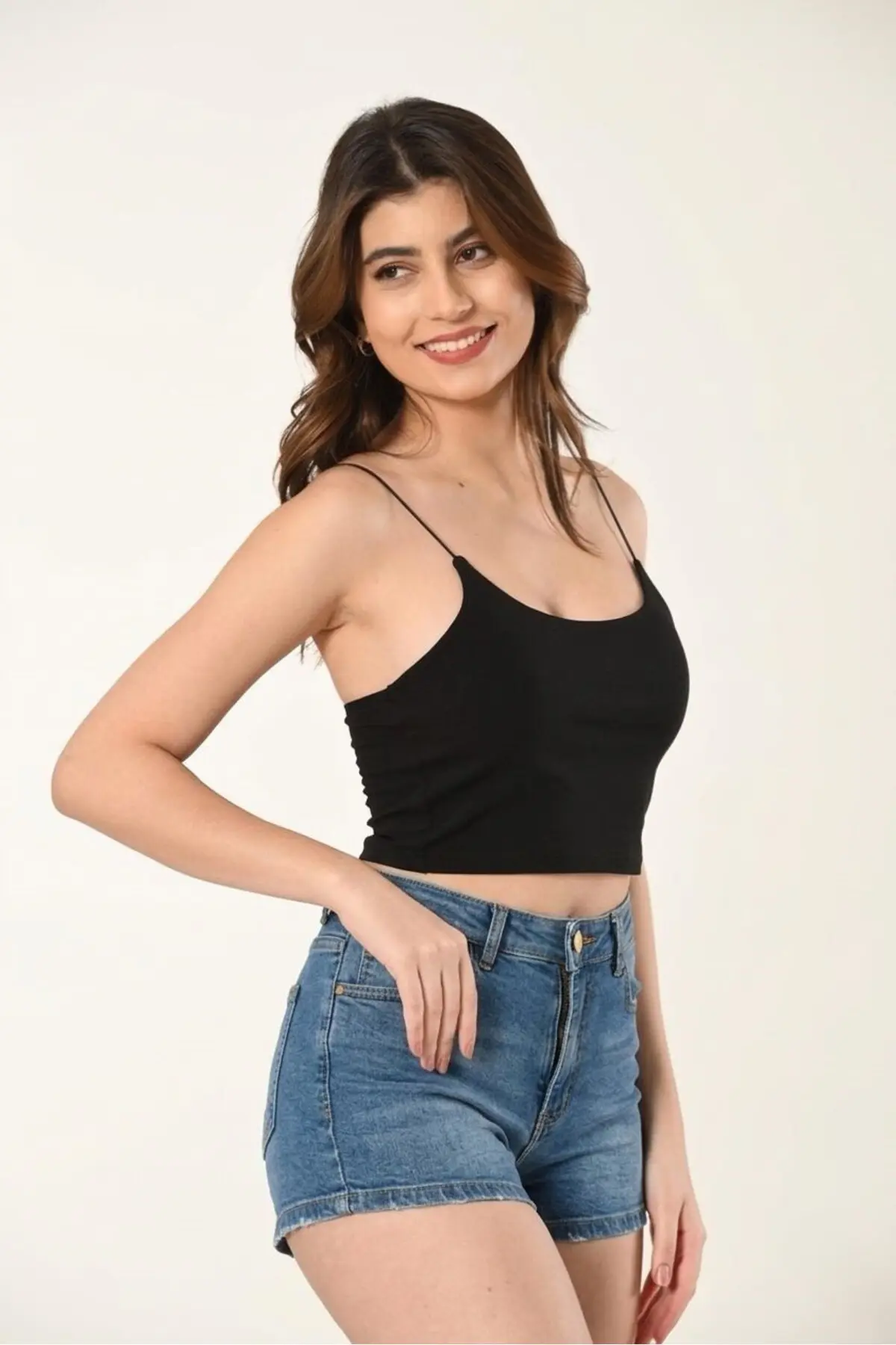 Nuitamore Siyah ve Beyaz İkili Set – İp Askılı Crop Top Astarlı Büstiyer Bluz — detay